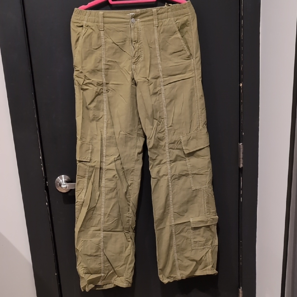 Zara Women's Khaki Cargo Pants (Green) - Size S